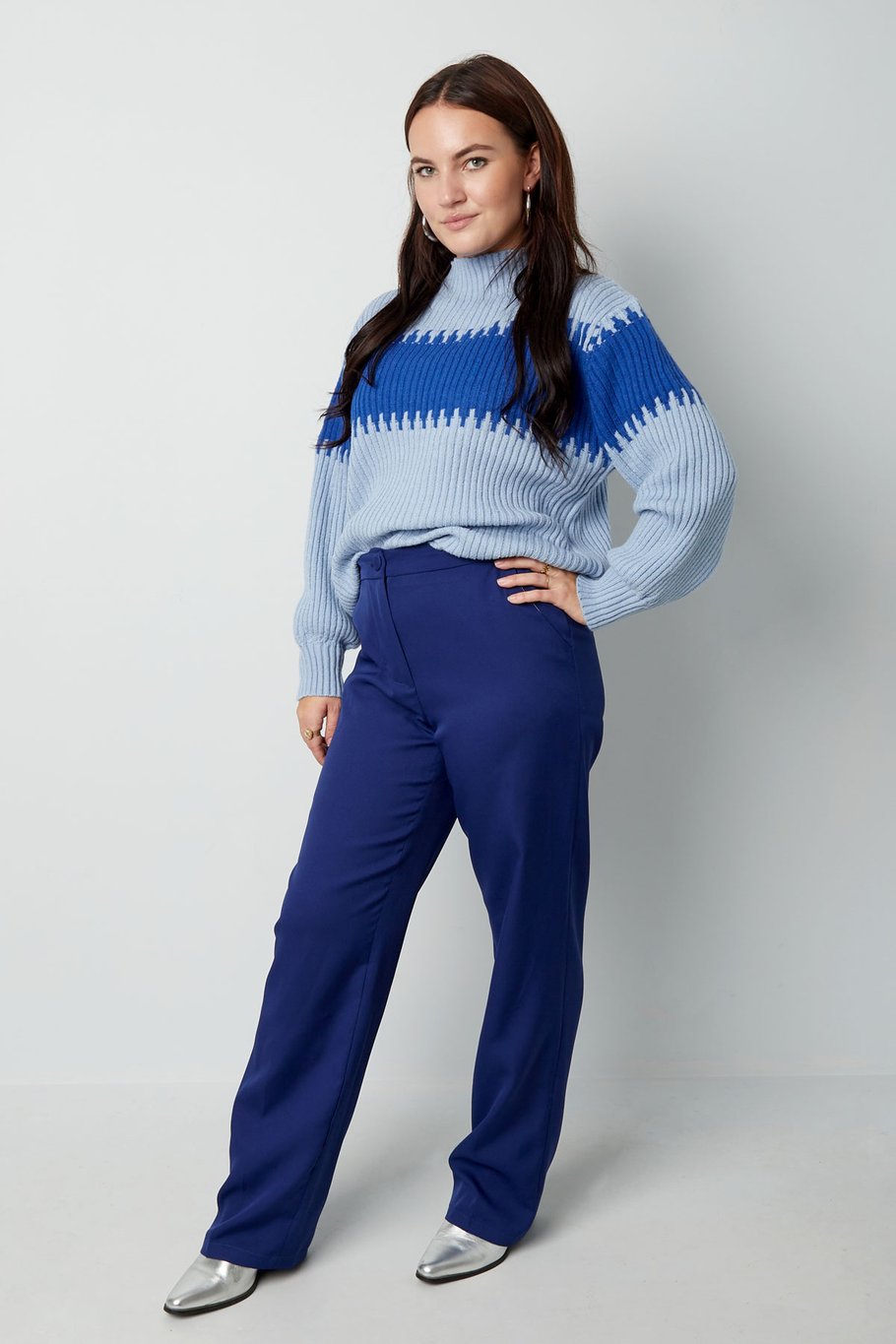 Gestrickter Pullover mit großen Streifen – grau Bild3